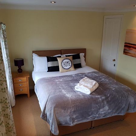 Slough Centre Townhouse With Driveway Parking For Up To Two Cars Lejlighed Eksteriør billede