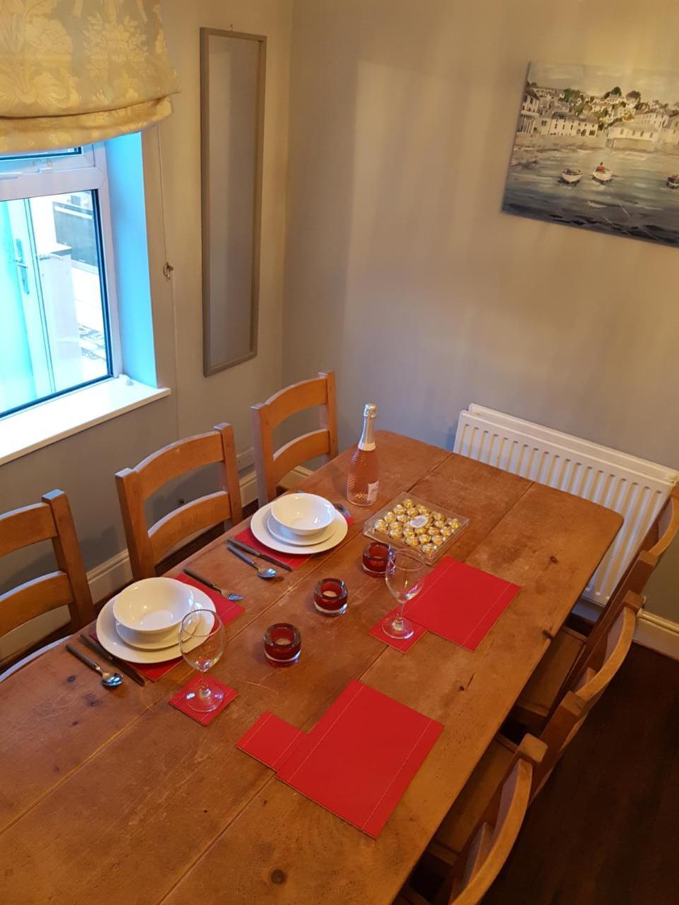 Slough Centre Townhouse With Driveway Parking For Up To Two Cars Lejlighed Eksteriør billede