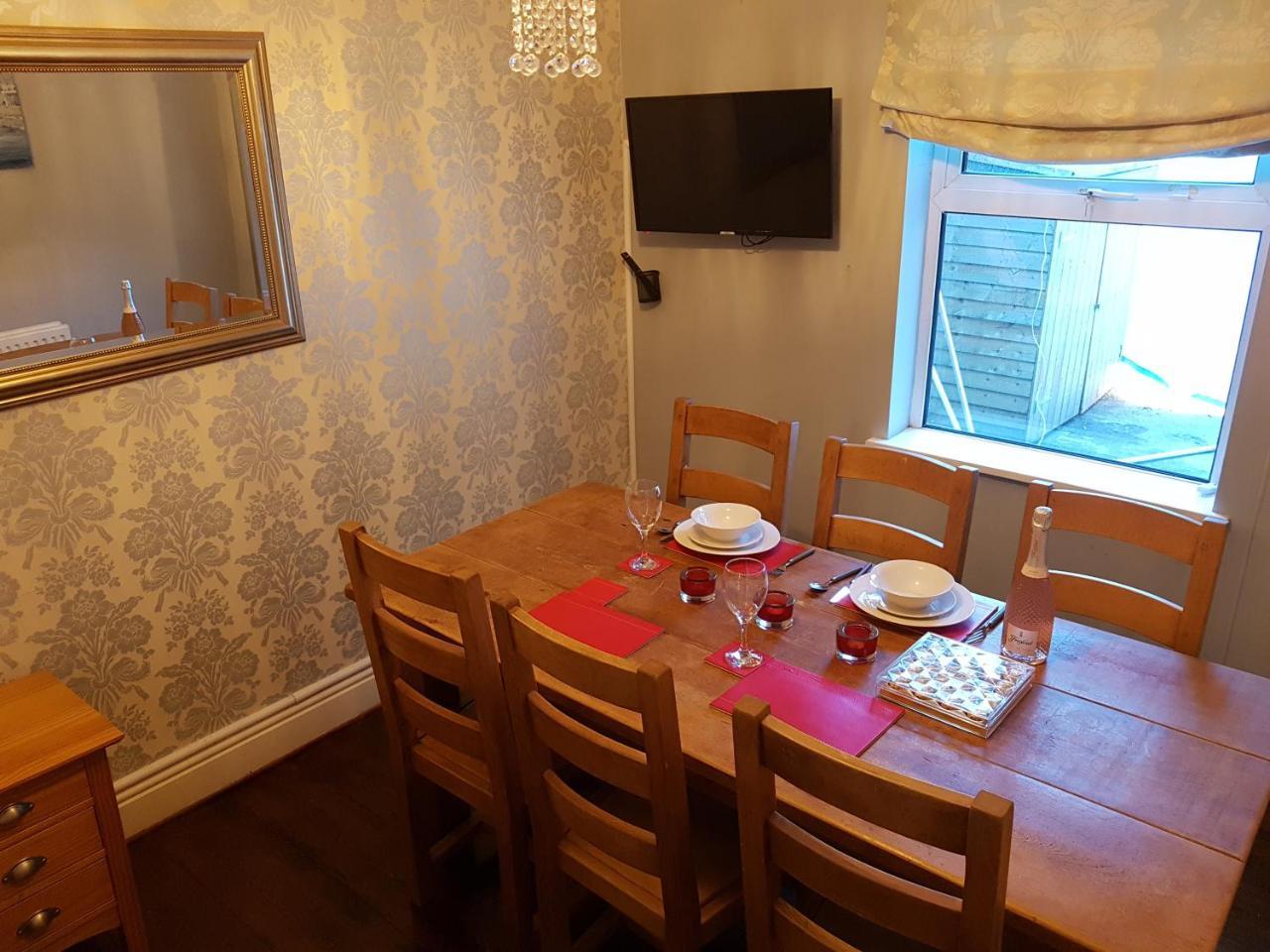 Slough Centre Townhouse With Driveway Parking For Up To Two Cars Lejlighed Eksteriør billede